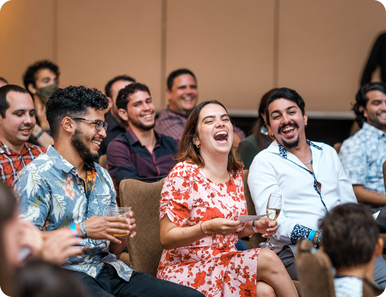 fotos de la pagina de servicio. showferencia - publico riendo